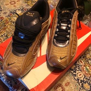 NWT Nike Airmax Gold Edition sz 10